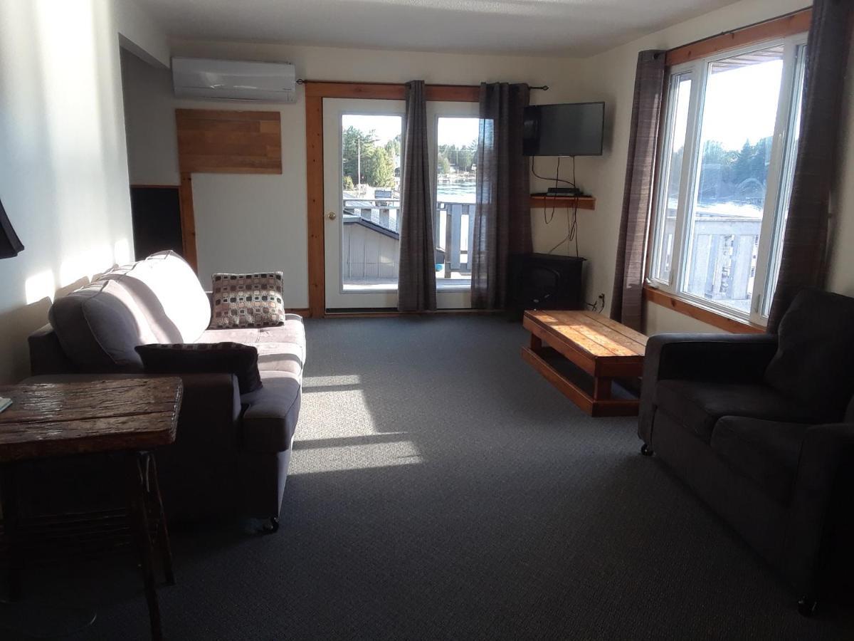 Sauble River Marina And Lodge Resort ソーブル・ビーチ エクステリア 写真