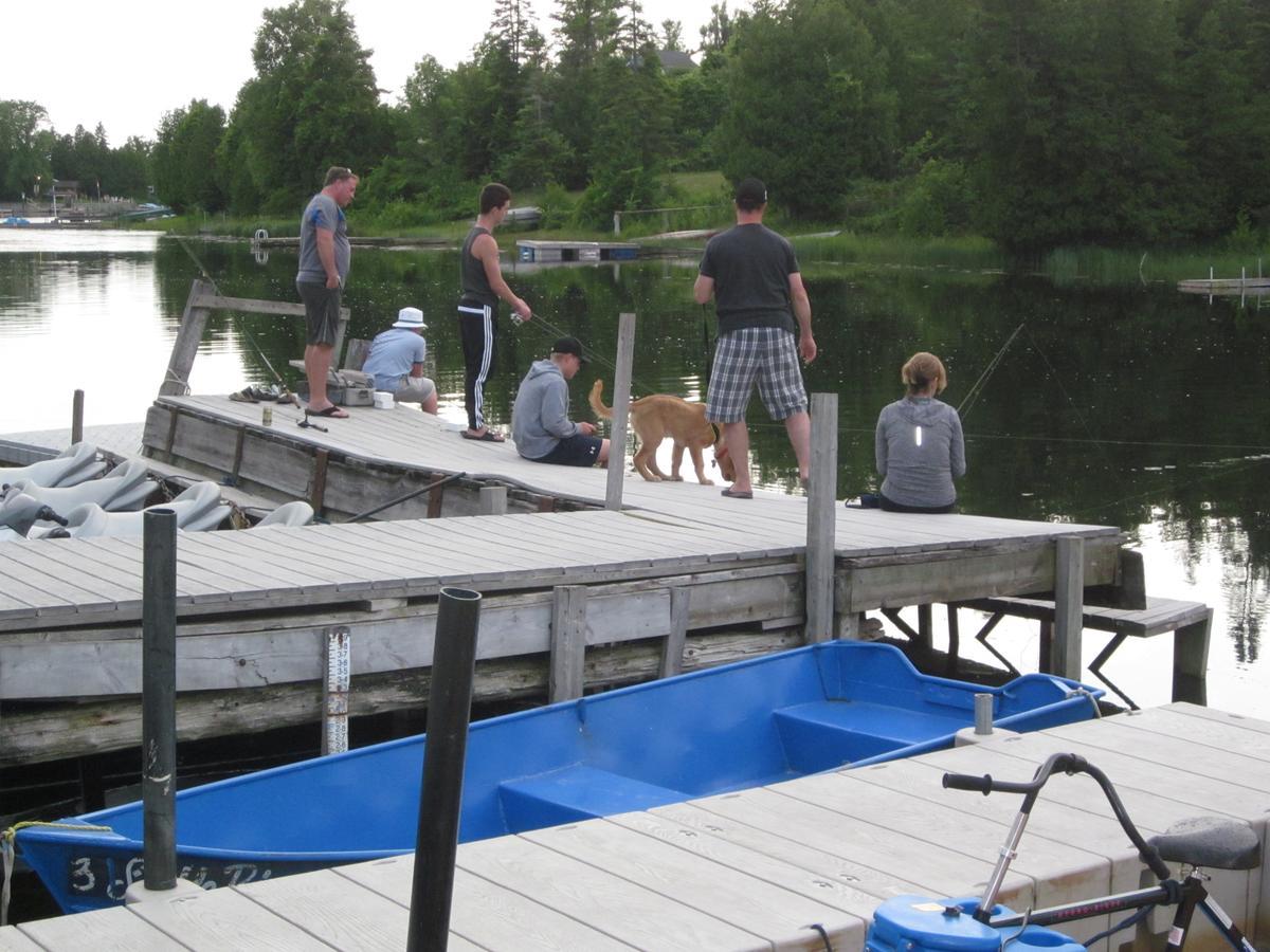 Sauble River Marina And Lodge Resort ソーブル・ビーチ エクステリア 写真