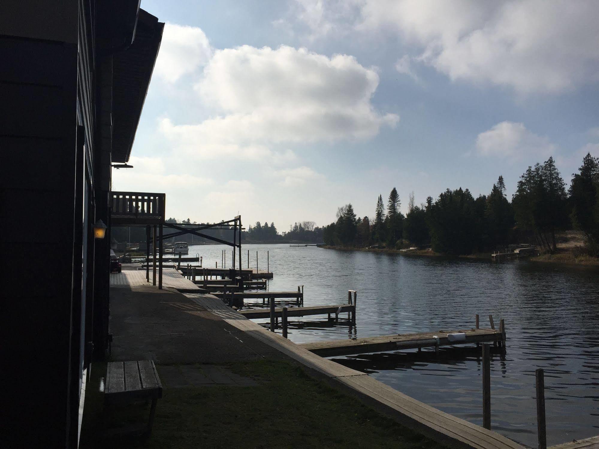 Sauble River Marina And Lodge Resort ソーブル・ビーチ エクステリア 写真