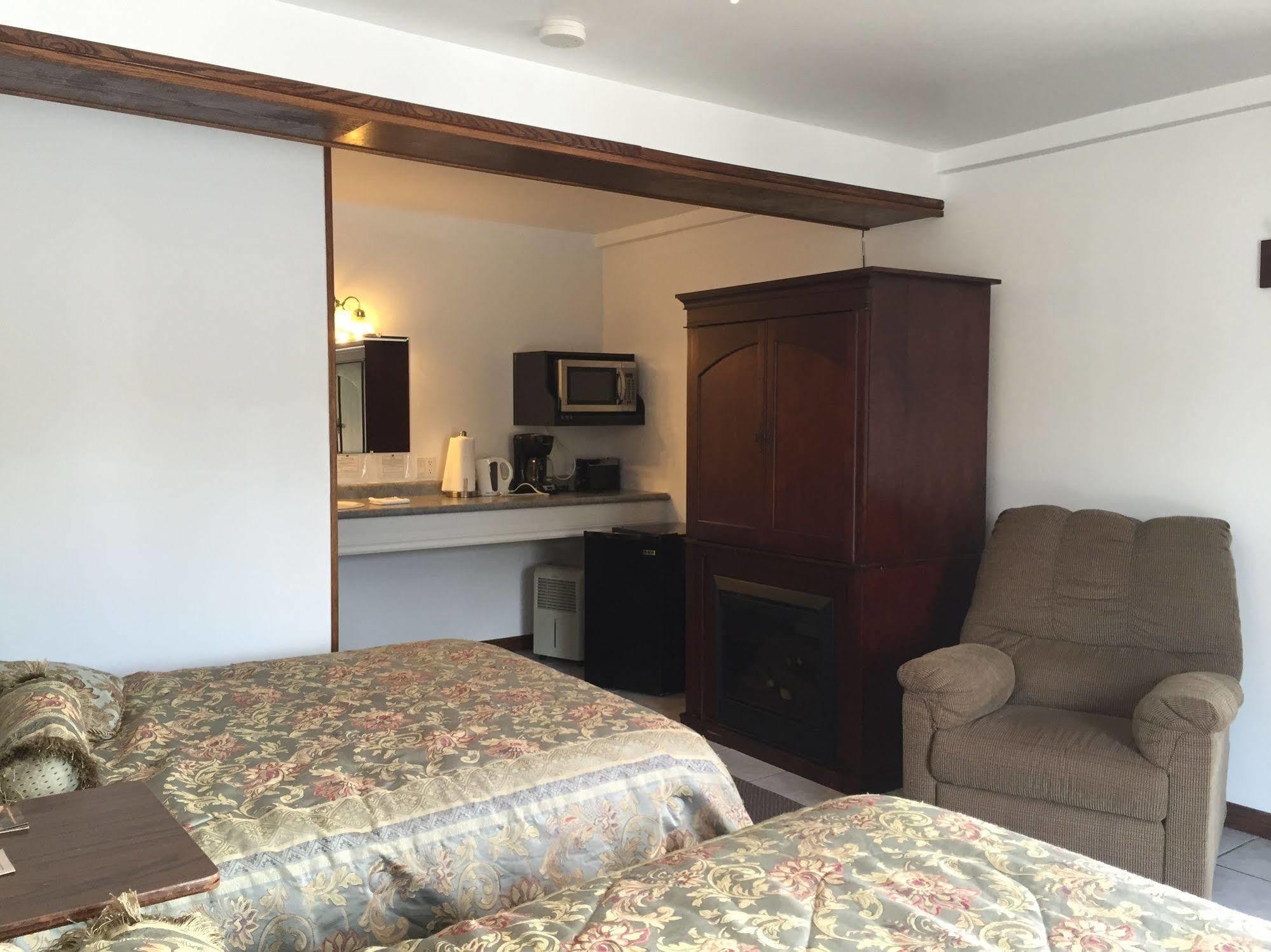 Sauble River Marina And Lodge Resort ソーブル・ビーチ エクステリア 写真