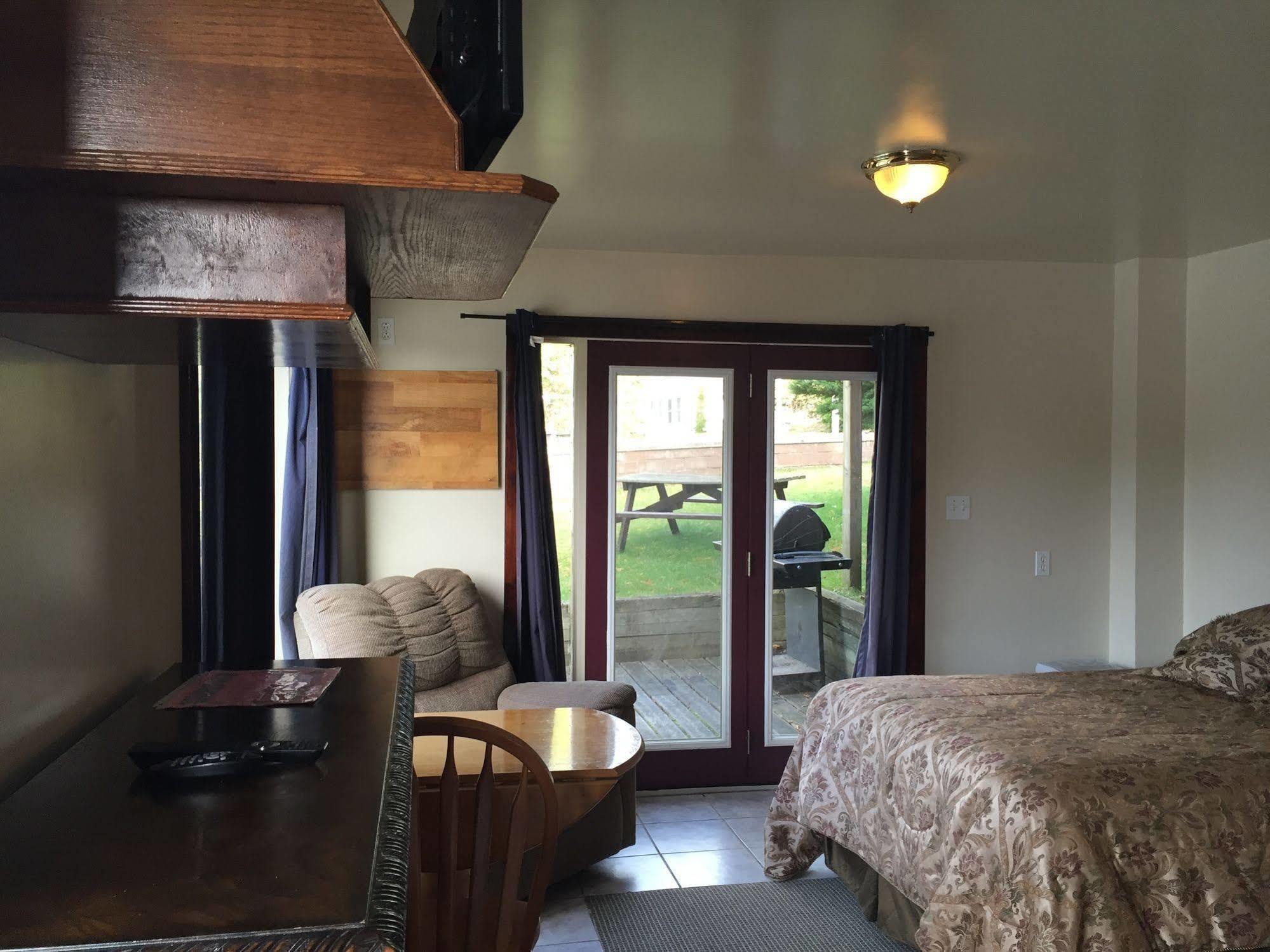 Sauble River Marina And Lodge Resort ソーブル・ビーチ エクステリア 写真